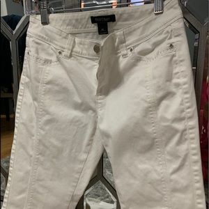 White house black market size 00